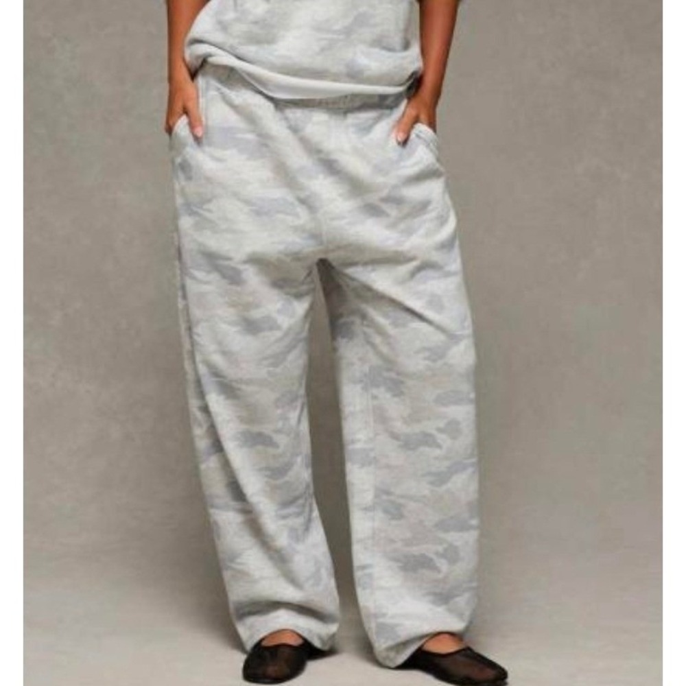 American‎ Eagle Everyday Luxe Barrel Sweatpants Gray Camouflage Women's Size S